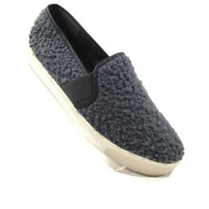 Vince Blair Sneakers GUC $225 size 8M     FS1747